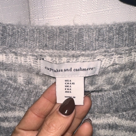 Cupcakes and Cashmere Sweater
Grey White Winter Cabin Fall Fair Isle - Picture 4 of 6